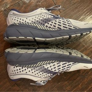 Brooks Adrenaline 21 Athletic Shoes